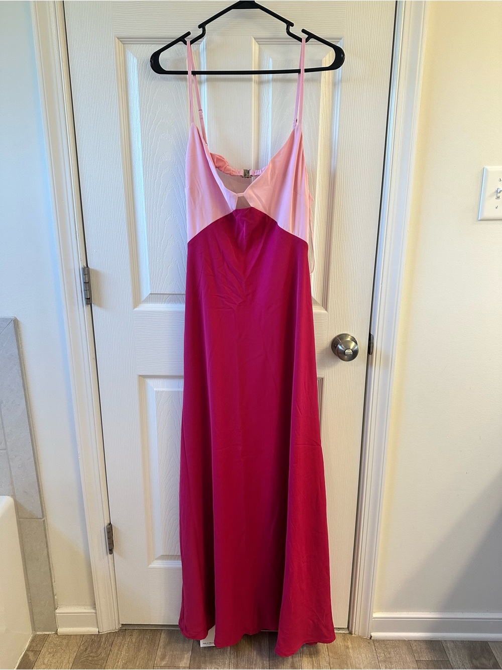 XLT Abercrombie & Fitch Julia Slip Cutout Maxi dress in magenta - Picture 3 of 7